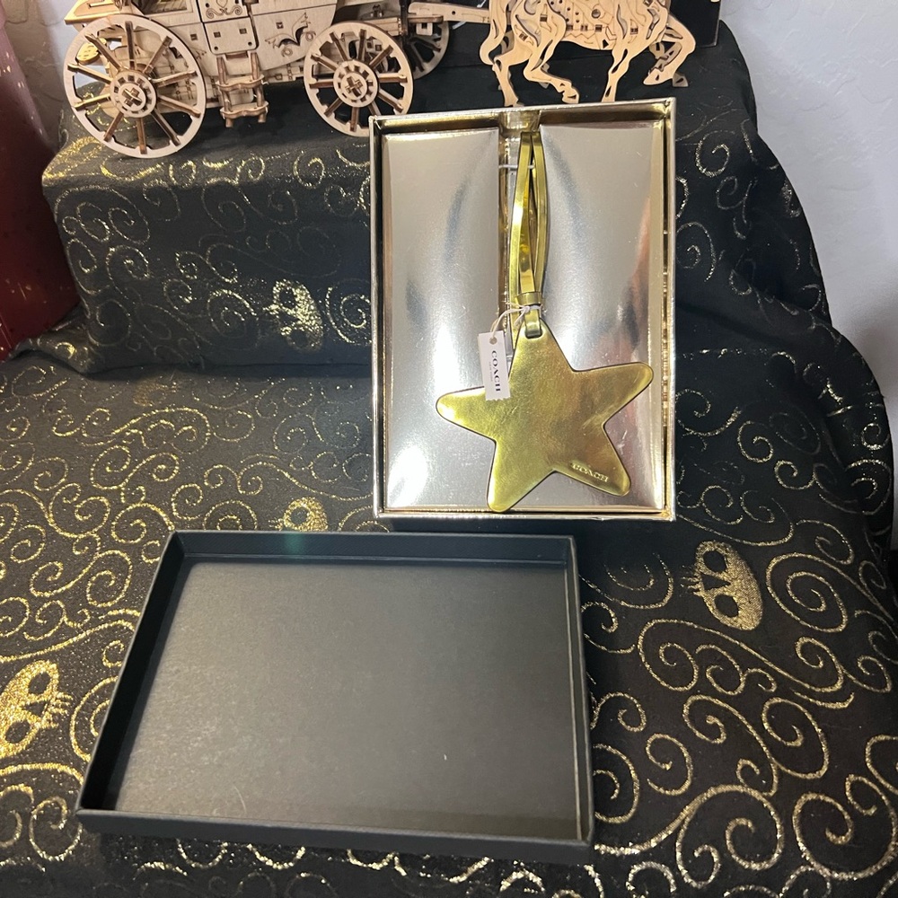 Coach Gold Metallic Lemon Star Ornament Bag Charm - Picture 8 of 16